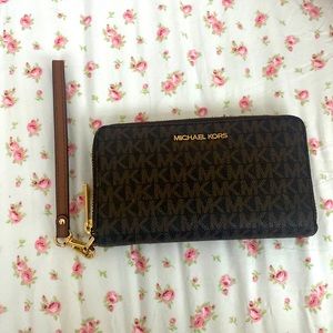Brown Michael Kors Wallet🤎